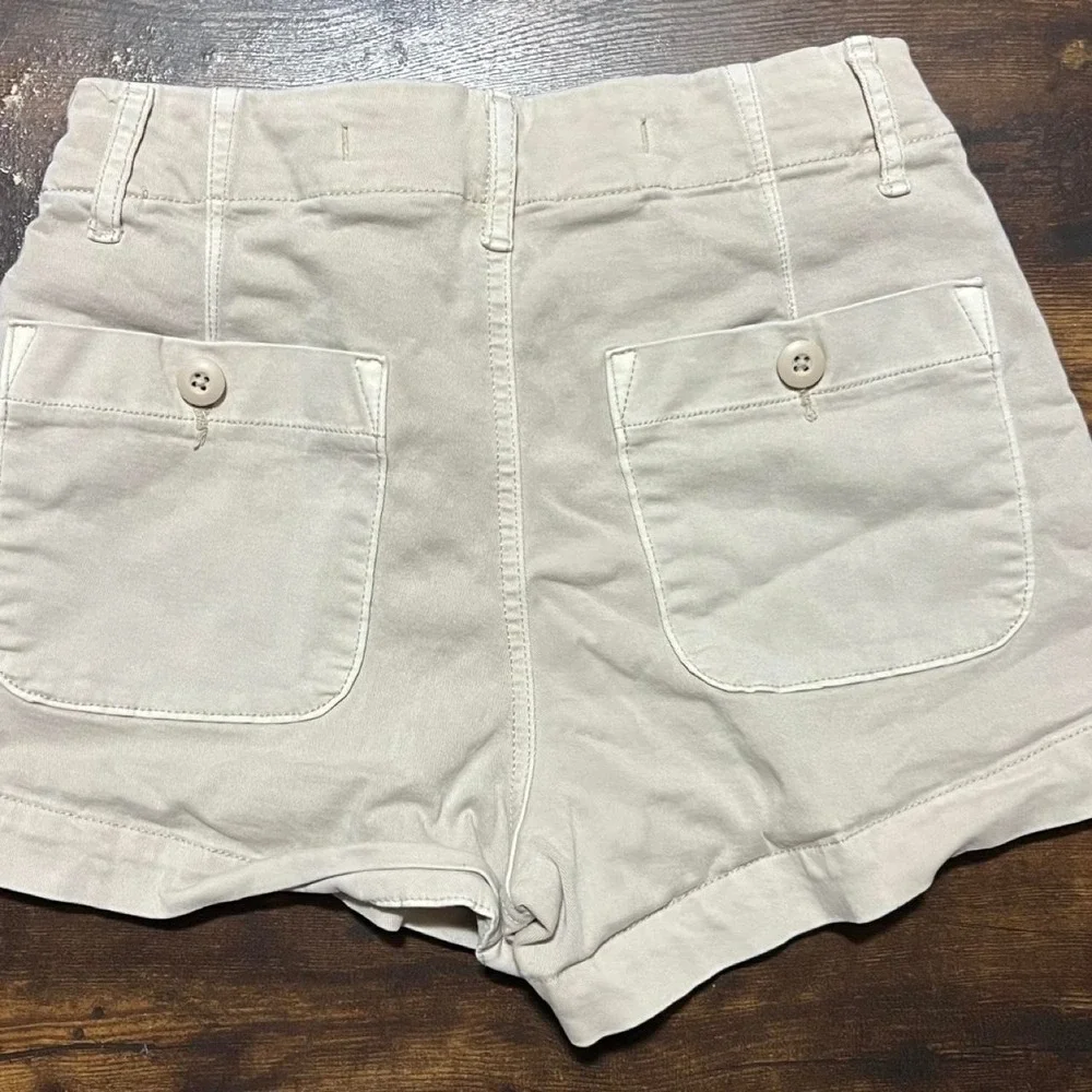 American Eagle Outfitters cream shorts with blue floral pattern 323.5
